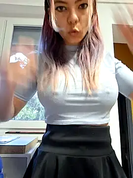 allinqueen online show from October 22, 2025, 2:49 pm