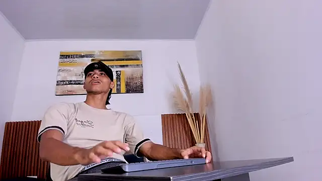 Snapshot of zander_2120 chatting on November 13, 2025, 1:15 pm zander 2120 online show from November 13, 2025, 1:15 pm