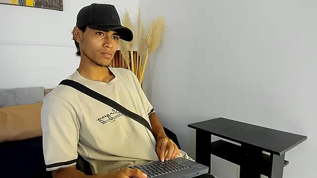 Snapshot of zander_2120 chatting on September 25, 2025, 1:17 pm zander 2120 online show from September 25, 2025, 1:17 pm