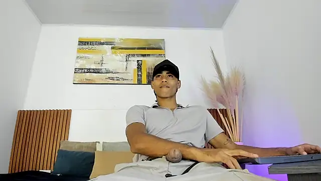 Snapshot of zander_2120 chatting on October 21, 2025, 1:43 pm zander 2120 online show from October 21, 2025, 1:43 pm