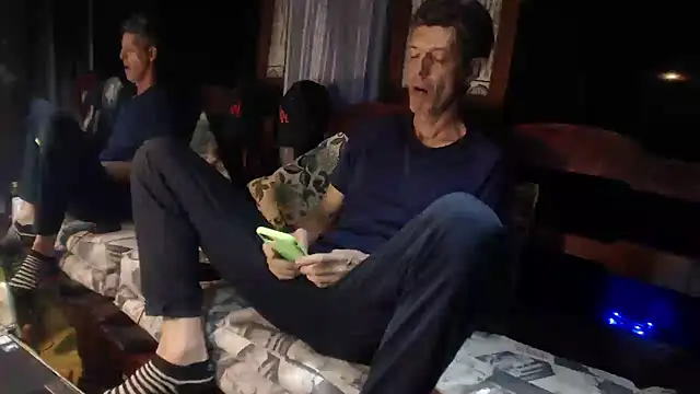 laye19 online show from November 13, 2025, 1:20 am