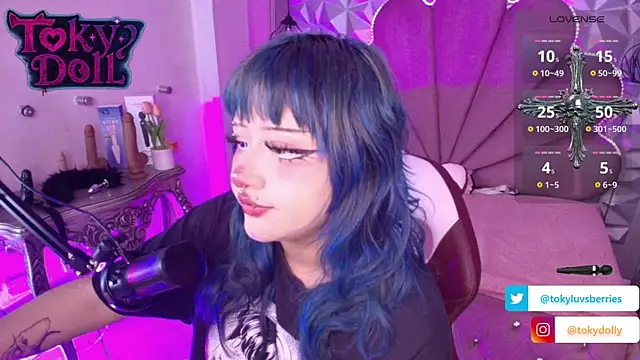 toky doll online show from October 3, 2025, 8:43 pm