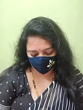neelu-hoty online show from May 7, 2026, 4:10 pm