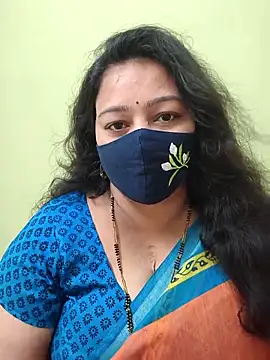 neelu-hoty online show from May 4, 2026, 11:24 am