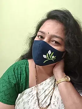neelu-hoty online show from May 14, 2026, 11:40 am