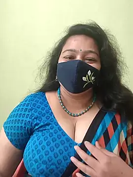 neelu-hoty online show from May 17, 2026, 11:10 am