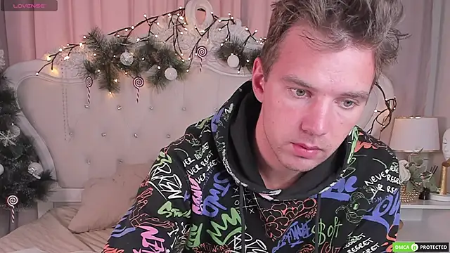 ArthurWhitee online show from December 16, 2025, 8:07 am