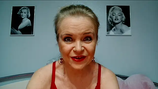 sexyjennyeu online show from February 16, 2025, 8:22 pm