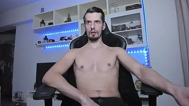 Snapshot of ToddClaytonn chatting on October 28, 2025, 11:36 pm ToddClaytonn online show from October 28, 2025, 11:36 pm