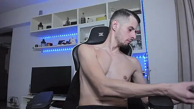 Snapshot of ToddClaytonn chatting on November 13, 2025, 2:15 am ToddClaytonn online show from November 13, 2025, 2:15 am