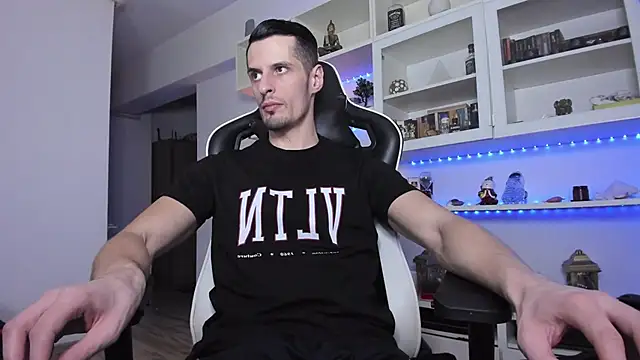 Snapshot of ToddClaytonn chatting on January 6, 2025, 11:41 pm ToddClaytonn online show from January 6, 2025, 11:41 pm