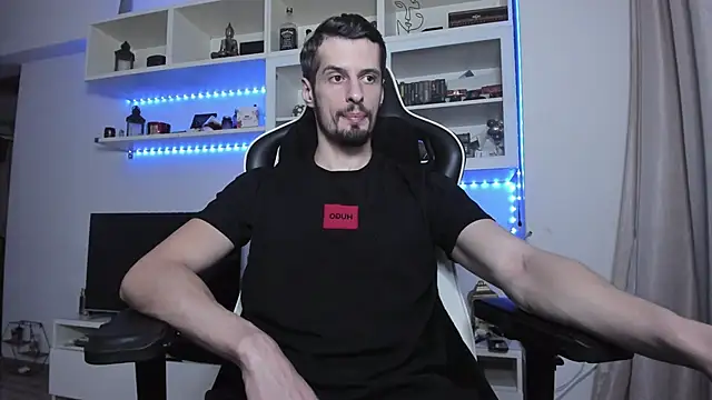 Snapshot of ToddClaytonn chatting on November 3, 2025, 9:18 pm ToddClaytonn online show from November 3, 2025, 9:18 pm