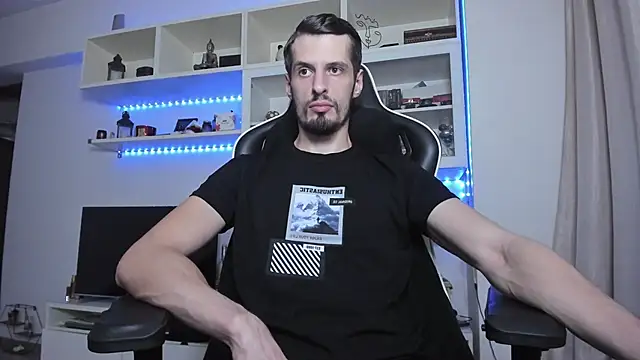 Snapshot of ToddClaytonn chatting on October 31, 2025, 11:44 pm ToddClaytonn online show from October 31, 2025, 11:44 pm