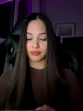 Snapshot of EricaWalls chatting on November 5, 2025, 8:45 pm EricaWalls online show from November 5, 2025, 8:45 pm