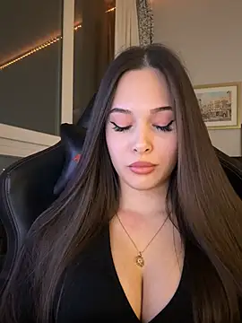 Snapshot of EricaWalls chatting on January 10, 2026, 4:35 pm EricaWalls online show from January 10, 2026, 4:35 pm