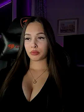 Snapshot of EricaWalls chatting on October 18, 2025, 10:45 pm EricaWalls online show from October 18, 2025, 10:45 pm