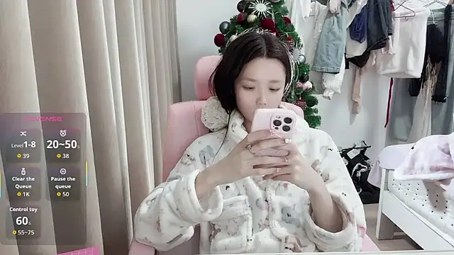 Snapshot of Puff-521 chatting on April 1, 2026, 1:41 pm Puff-521 online show from April 1, 2026, 1:41 pm