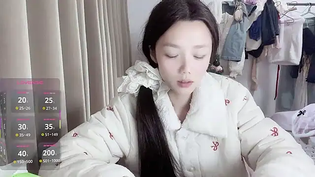 Snapshot of Puff-521 chatting on April 2, 2026, 12:12 pm Puff-521 online show from April 2, 2026, 12:12 pm