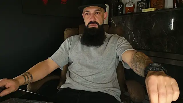 axxelrich  online show from November 11, 2025, 4:40 am