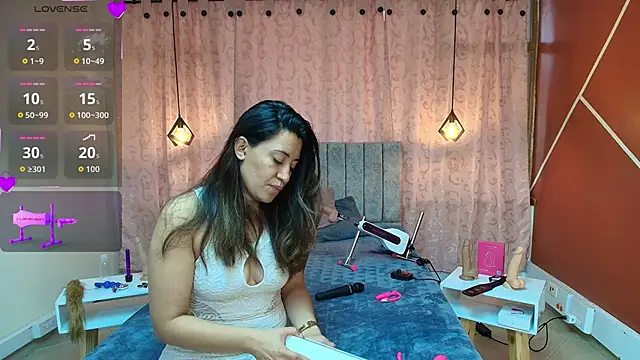 VioletaScott  online show from November 4, 2025, 2:21 pm