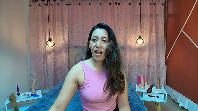 VioletaScott  online show from November 18, 2025, 3:37 pm