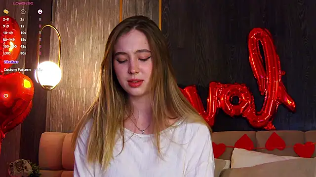 Snapshot of LoraineLuff chatting on February 16, 2025, 9:05 pm LoraineLuff online show from February 16, 2025, 9:05 pm