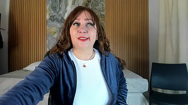 Danna topless online show from December 4, 2025, 12:04 pm