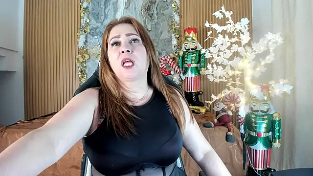 Danna topless online show from December 15, 2025, 12:11 pm