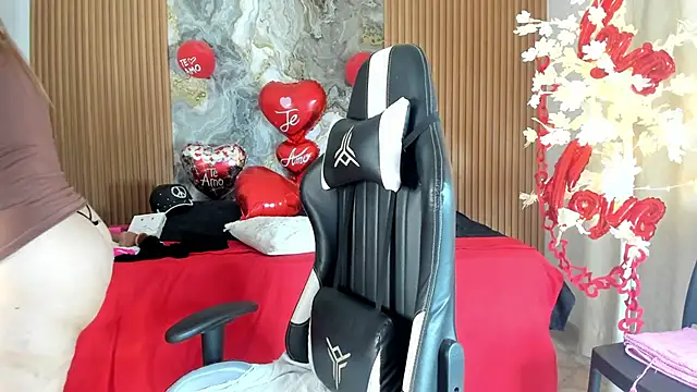 Danna topless online show from February 23, 2026, 12:06 pm