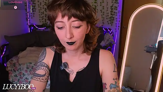 lovelylucyy online show from July 16, 2026, 9:23 pm