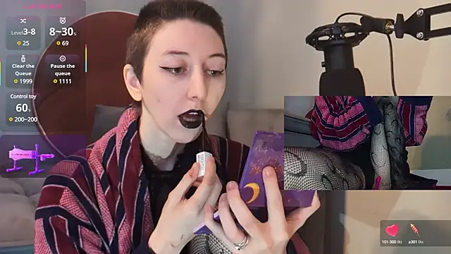 lovelylucyy online show from March 13, 2025, 5:07 pm