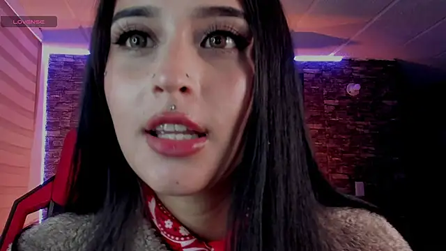 Snapshot of Charlotte_greys chatting on November 29, 2025, 11:27 pm Charlotte greys online show from November 29, 2025, 11:27 pm