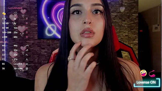 Snapshot of Charlotte_greys chatting on December 17, 2025, 9:42 pm Charlotte greys online show from December 17, 2025, 9:42 pm