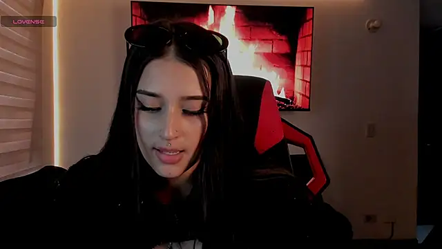 Snapshot of Charlotte_greys chatting on November 22, 2025, 10:19 pm Charlotte greys online show from November 22, 2025, 10:19 pm