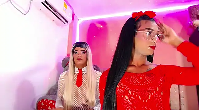 Snapshot of vanessa_nauthygirls chatting on January 18, 2025, 11:33 pm vanessa nauthygirls online show from January 18, 2025, 11:33 pm