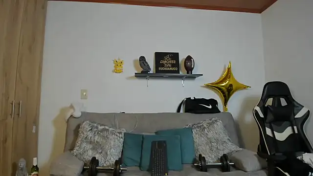 Snapshot of julian_wallace chatting on December 20, 2025, 4:21 pm julian wallace online show from December 20, 2025, 4:21 pm