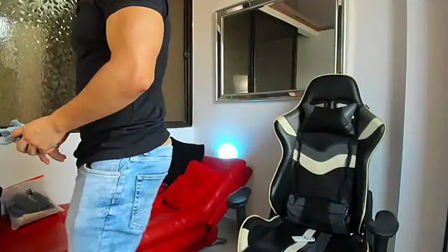 julian wallace online show from March 4, 2026, 6:59 pm