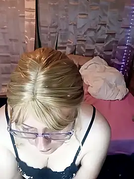 Snapshot of JOSSYANNE chatting on September 16, 2025, 2:01 am JOSSYANNE online show from September 16, 2025, 2:01 am