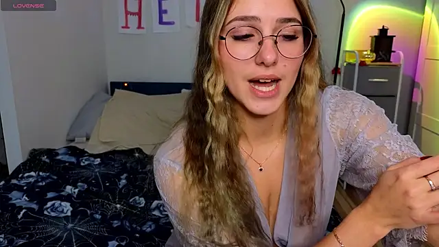 sophia euphoriaa online show from November 13, 2025, 9:24 am