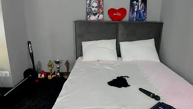 Snapshot of MuscleXXXBarbie chatting on April 8, 2026, 9:00 am MuscleXXXBarbie online show from April 8, 2026, 9:00 am