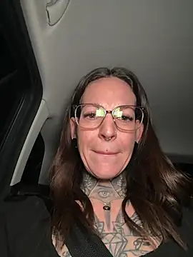 Snapshot of BrownieyQueen chatting on January 12, 2026, 5:25 am BrownieyQueen online show from January 12, 2026, 5:25 am