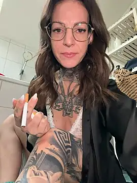 Snapshot of BrownieyQueen chatting on January 13, 2026, 8:07 am BrownieyQueen online show from January 13, 2026, 8:07 am