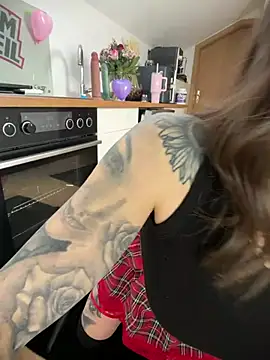 Snapshot of BrownieyQueen chatting on February 18, 2026, 9:06 am BrownieyQueen online show from February 18, 2026, 9:06 am