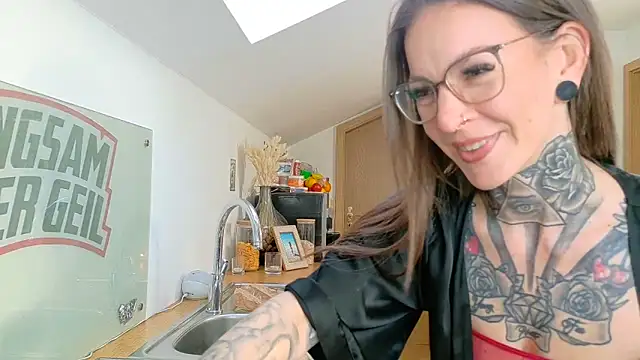 BrownieyQueen online show from March 8, 2025, 6:54 am