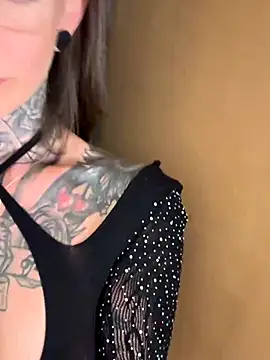 BrownieyQueen online show from November 5, 2025, 5:16 pm