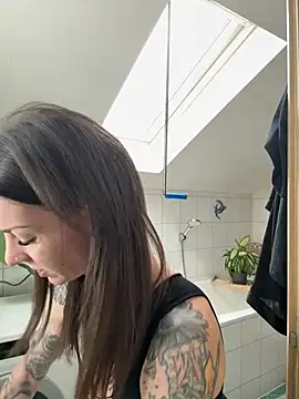 Snapshot of BrownieyQueen chatting on February 24, 2026, 8:37 am BrownieyQueen online show from February 24, 2026, 8:37 am