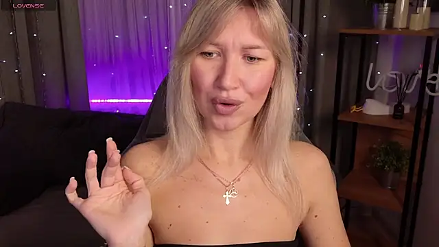 MilaBott online show from October 13, 2025, 8:21 pm