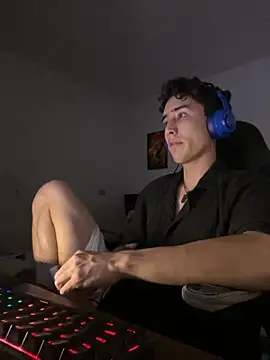 gojo satoru 18 online show from November 27, 2025, 4:24 am