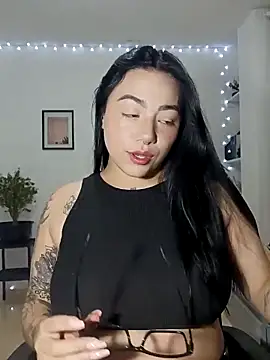 Snapshot of helena_smith chatting on March 14, 2025, 4:32 am helena smith online show from March 14, 2025, 4:32 am