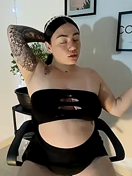 Snapshot of helena_smith chatting on March 5, 2025, 6:54 am helena smith online show from March 5, 2025, 6:54 am